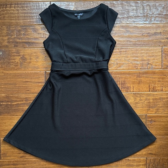 Ava & Yelly Nordstrom Kids Girls Mesh Insert Skater Flare Dress, size 10 - Picture 1 of 7